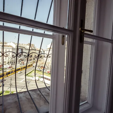 Budapesteasyflat Oktogon Lux Апартаменты *