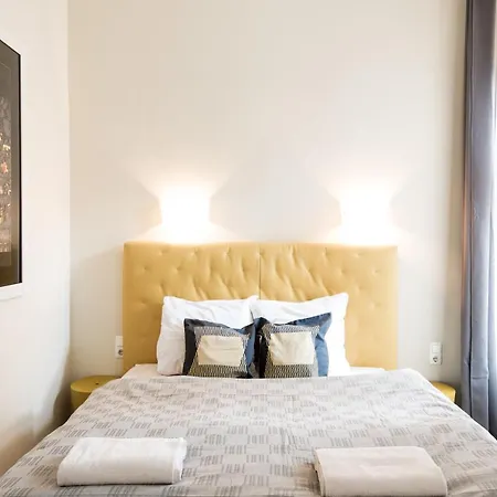 Budapesteasyflat Oktogon Lux *