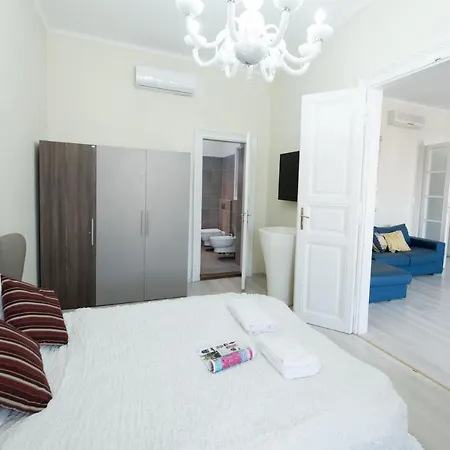 Budapesteasyflat Oktogon Lux