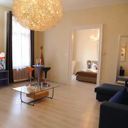 Budapesteasyflat Oktogon Lux Apartmán *