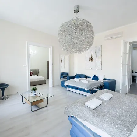 Апартаменты Budapesteasyflat Oktogon Lux *