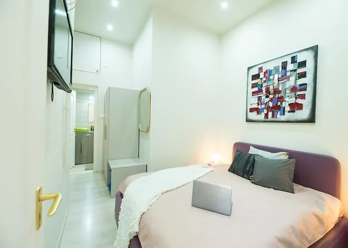 Budapesteasyflat Oktogon Lux