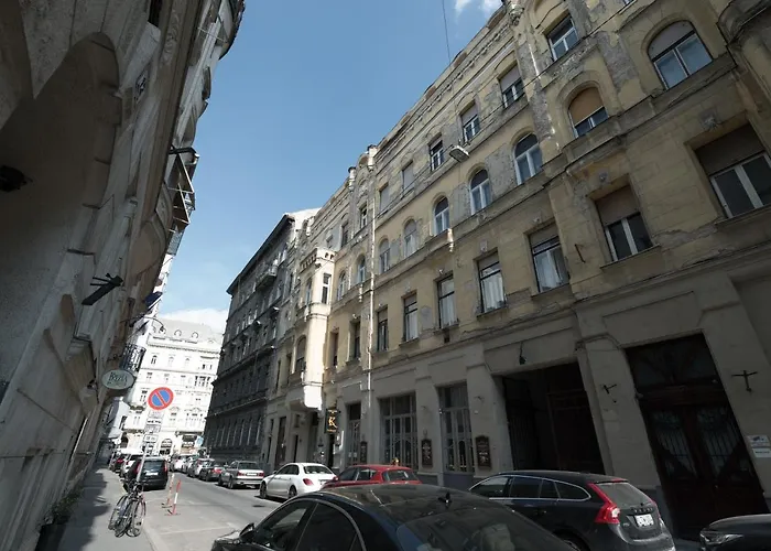 Budapesteasyflat Oktogon Lux アパート *