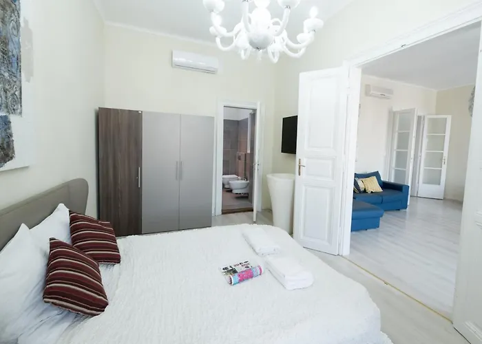 Budapesteasyflat Oktogon Lux