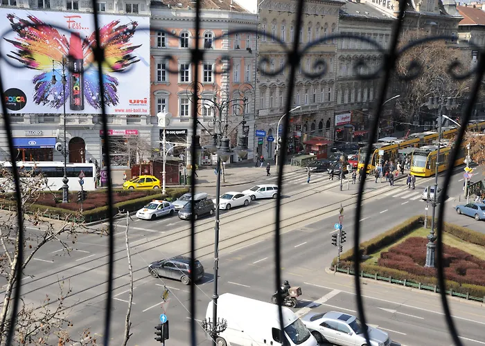 Budapesteasyflat Oktogon Lux