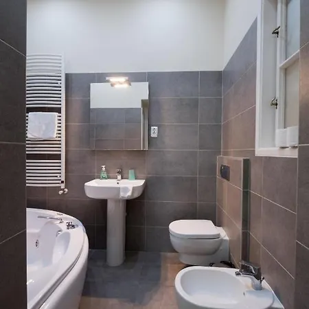 Budapesteasyflat Oktogon Lux