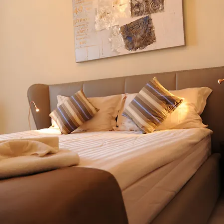 Budapesteasyflat Oktogon Lux Daire *