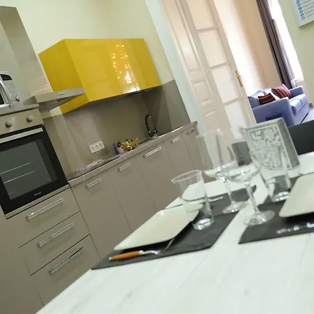 Budapesteasyflat Oktogon Lux Lägenhet