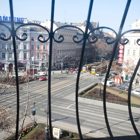 Budapesteasyflat Oktogon Lux Daire *