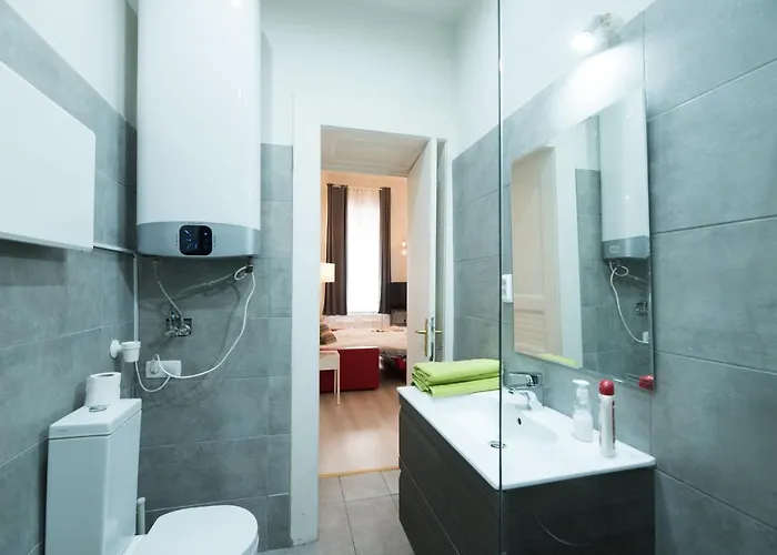 Budapesteasyflat Oktogon Lux Apartamento